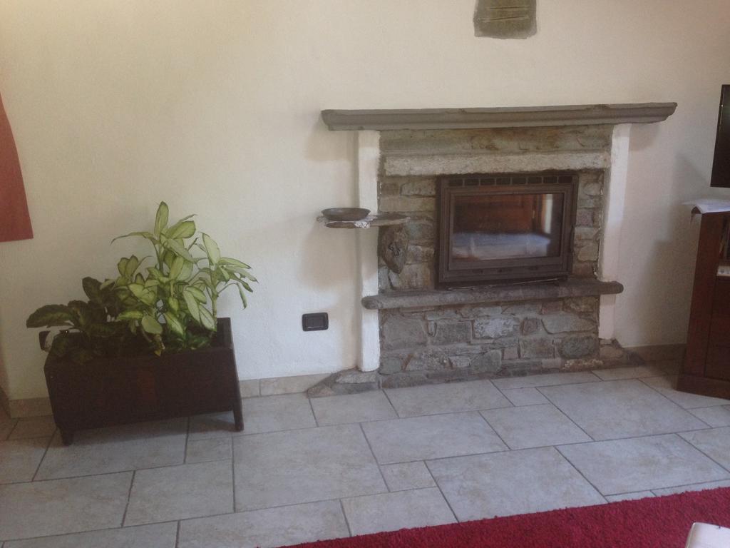 Maison des Challant Challand Saint Victor Extérieur photo