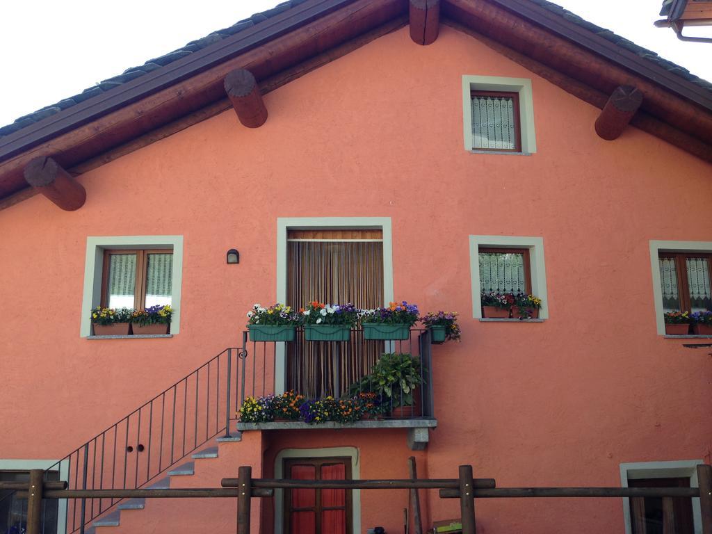 Maison des Challant Challand Saint Victor Extérieur photo