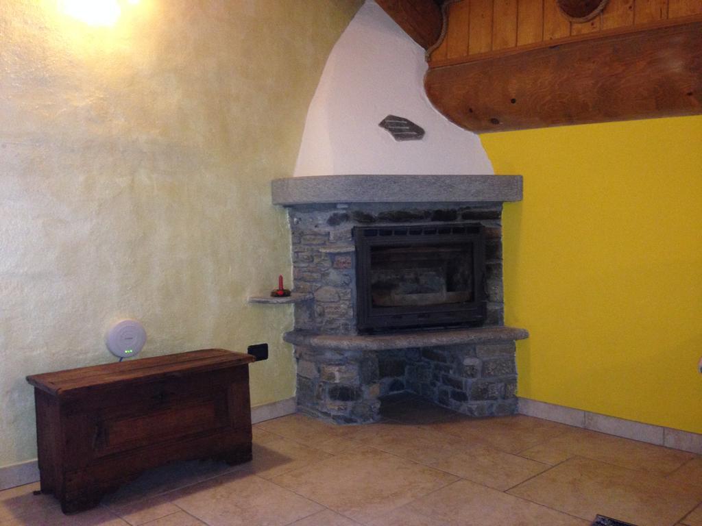 Maison des Challant Challand Saint Victor Extérieur photo
